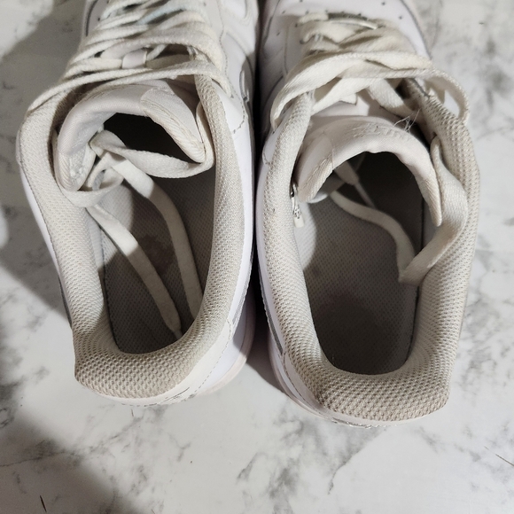 Nike Air Force 1 '07 Low Triple White Athletic Shoes CW2288-111 Size 25.5 Cm 8.5 - Picture 7 of 8